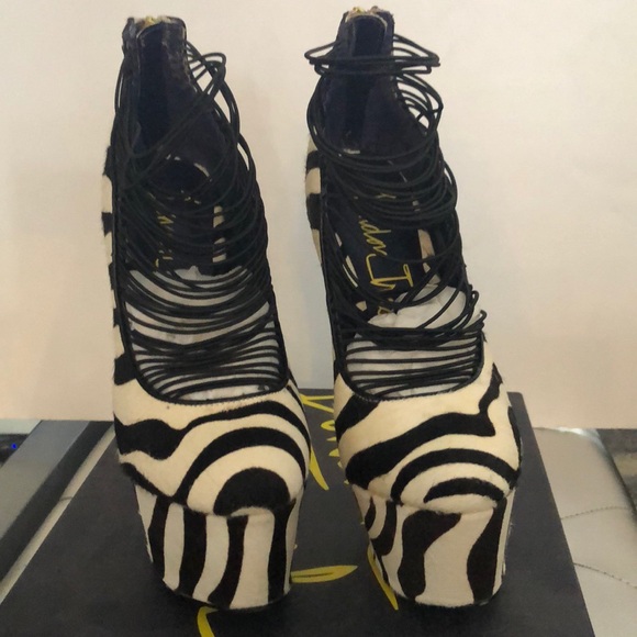 London Trash Ceres pumps in Zebra size 7 - Picture 6 of 8